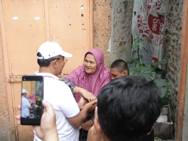 Cawalkot Dikdik Suratno Nugrahawan saat Menyapa Warga Cimahi (mong)