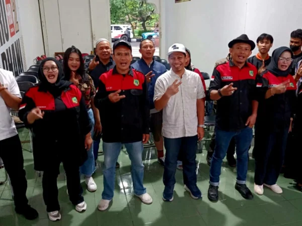 Perwakilan FMPP saat menyampaikan dukungan di Sekber Haru - Dhani, Selasa (12/11).