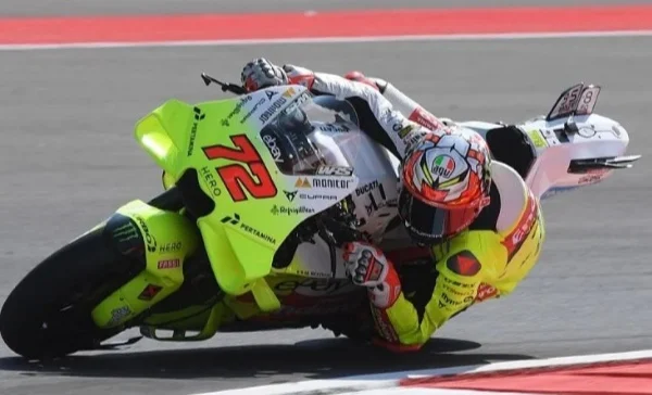 Pembalap VR46 Marco Bezzecchi saat latihan MotoGP Mandalika di Pertamina Mandalika International Street Circuit, Lombok Tengah, NTB. (Foto/ANTARA)