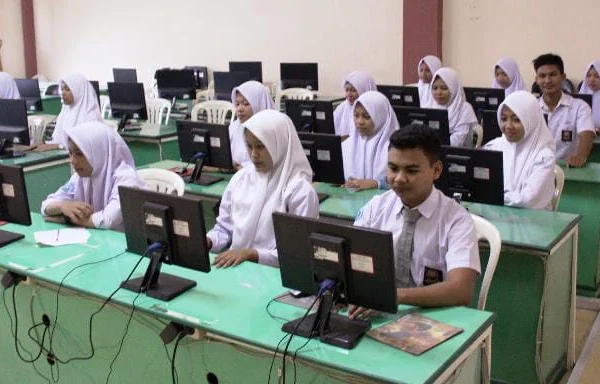 Lulusan SMK Masih Jadi Penyumbang Pengangguran Terbanyak di Jabar, Bey Machmudin Klaim akan Terus Cari Link and Match dengan Industri