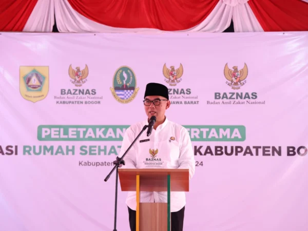 Sekretaris Daerah (Sekda) Kabupaten Bogor, Ajat Rochmat Jatnika, dalam acara peletakan batu pertama pembangunan Rumah Sehat Baznas