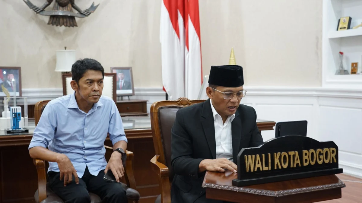 Pj Wali Kota Bogor, Hery Antasari bersama Kadiskominfo Kota Bogor. (Foto: Yudha Prananda / Istimewa)