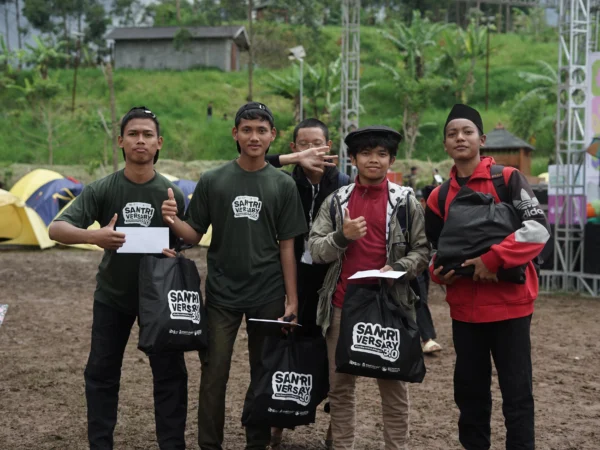 300 orang Santri hadir dalam acara Santriversary 3.0 yang digelar lembaga Indonesia Beramal Sholeh, Amalsholeh.com, dan Baitulmaal Munzalan di Villa Komando, Ciwidey, Jawa Barat pada Minggu-Senin, 10-11 November 2024.