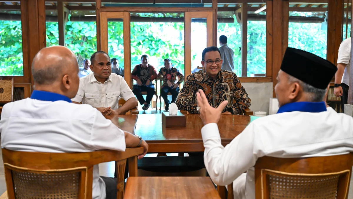 Pasangan Calon Gubernur dan Wakil Gubernur Jawa Barat nomor urut 3, Ahmad Syaikhu-Ilham Habibie (ASIH) bersilaturahmi dengan Anies Baswedan di Pendopo Anies Baswedan, Jalan Lb. Bulus, Kecamatan Cilandak, Jakarta Selatan, Kamis (14/11/2024).