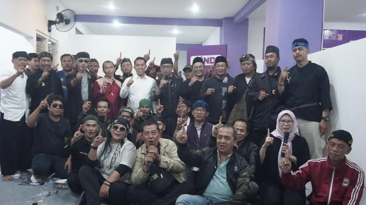 Calon Wali Kota Bogor, Nomor Urut 1, Sendi Fardiansyah bersama para tokoh seni budaya dan guru pencak silat Kota Bogor. (Yudha Prananda / Jabar Ekspres)