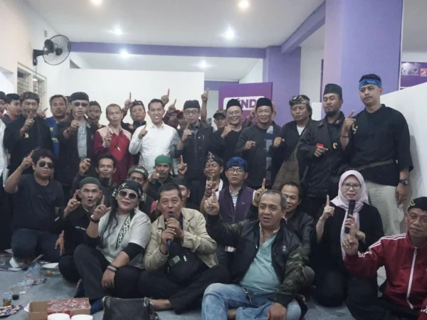 Calon Wali Kota Bogor, Nomor Urut 1, Sendi Fardiansyah bersama para tokoh seni budaya dan guru pencak silat Kota Bogor. (Yudha Prananda / Jabar Ekspres)