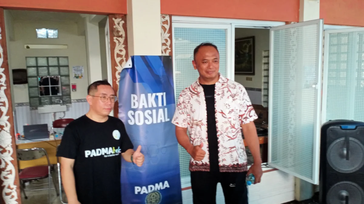 Di tengah hiruk-pikuk kehidupan, tak semua orang tergerak untuk berbagi. Namun, Adam Santosa dan Adrian Suhendra memilih jalan berbeda.