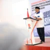 Calon Gubernur Jawa Barat nomor urut 3, Ahmad Syaikhu menyoroti pentingnya perlindungan hukum bagi tenaga pendidik, khususnya di sekolah.