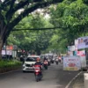 Potret bekas proyek galian kabel di Jalan Cendana, Kota Bandung (Sadam Husen / Jabar Ekspres)