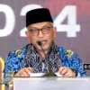 Cagub Ahmad Syaikhu saat memaparkan program dalam debat kedua