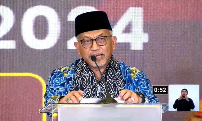 Cagub Ahmad Syaikhu saat memaparkan program dalam debat kedua