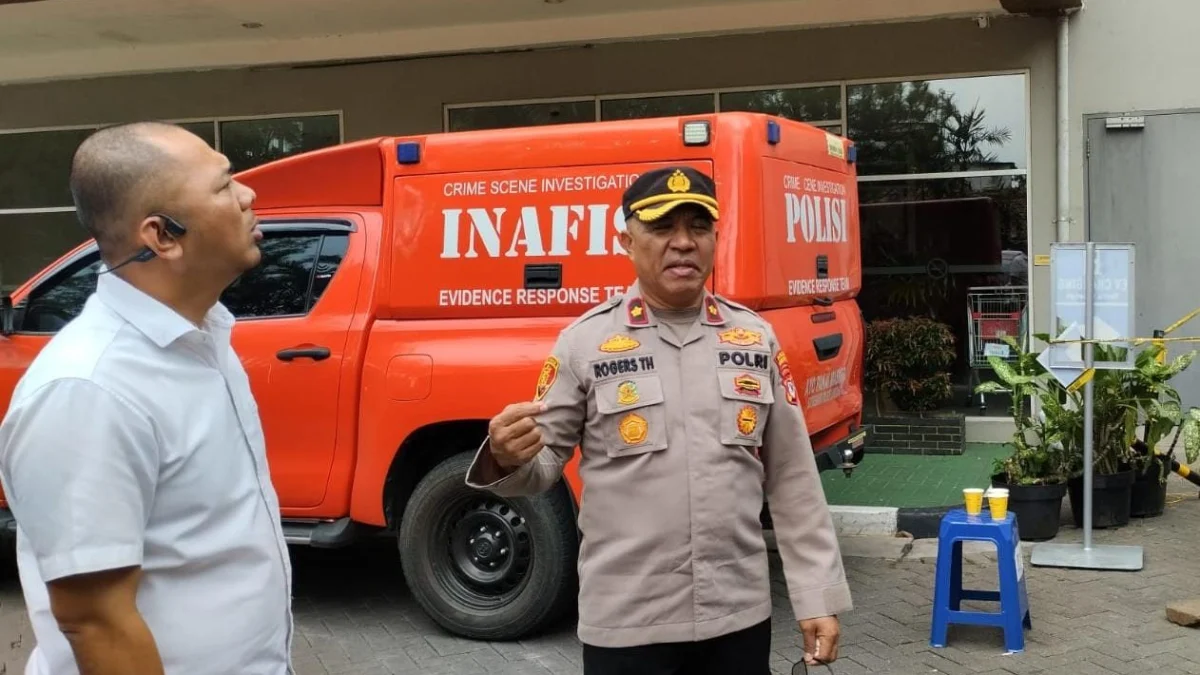 Kapolsek Jatinangor, Kompol Rogers Thomas usai melakukan pemeriksaan di TKP temuan seorang mahasiswa tak bernyawa, Apartemen Pinewood, Kecamatan Jatinangor, Kabupaten Sumedang.