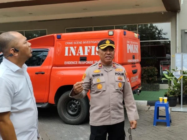 Kapolsek Jatinangor, Kompol Rogers Thomas usai melakukan pemeriksaan di TKP temuan seorang mahasiswa tak bernyawa, Apartemen Pinewood, Kecamatan Jatinangor, Kabupaten Sumedang.