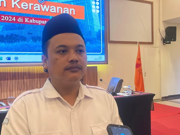 Kordiv Pencegahan, Partisipasi Masyarakat dan Hubungan Masyarakat Bawaslu Kabupaten Bandung, Dede Sodikin saat ditemui di Soreang, Selasa (20/11). (Agi / Jabar Ekspres)