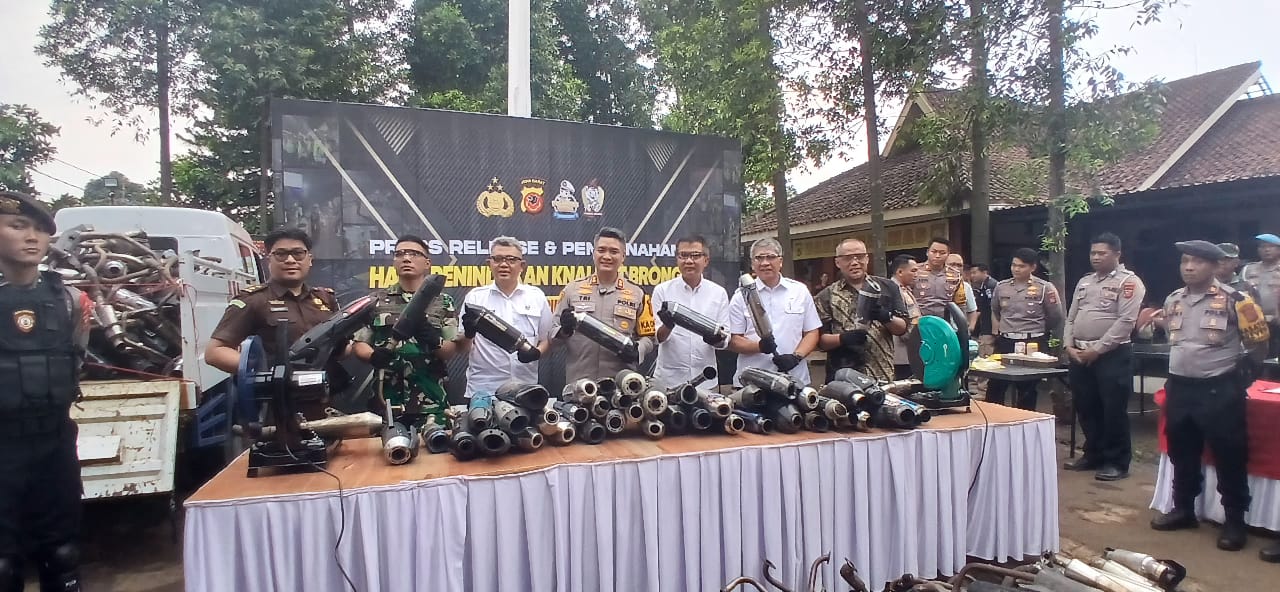 Polres Cimahi Amankan Ribuan Knalpot yang Tidak Sesuai Standar atau Brong (mong)