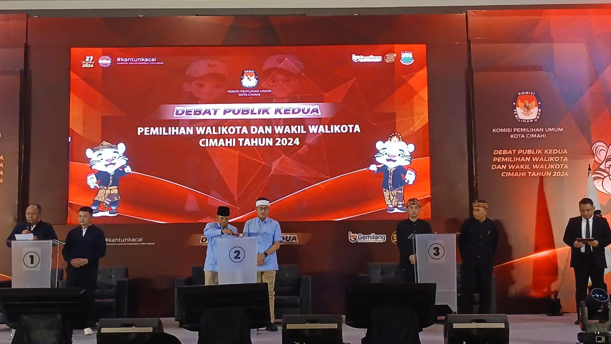 Debat Publik Kedua Pemilihan Calon Wali Kota dan Wakil Wali Kota Cimahi Digelar Dengan Sorak Sorai Yel-yel Pendukung (mong)