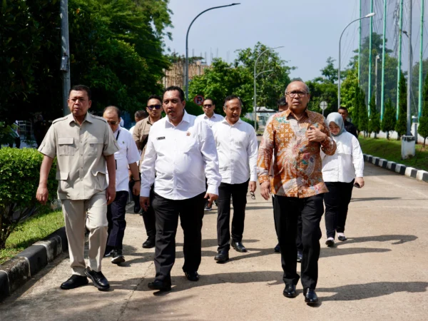 Menteri Agraria dan Tata Ruang/Kepala Badan Pertanahan Nasional (ATR/BPN), Nusron Wahid mengunjungi Kantor Kementerian ATR/BPN di Cikeas, Kabupaten Bogor pada Selasa (19/11/2024).