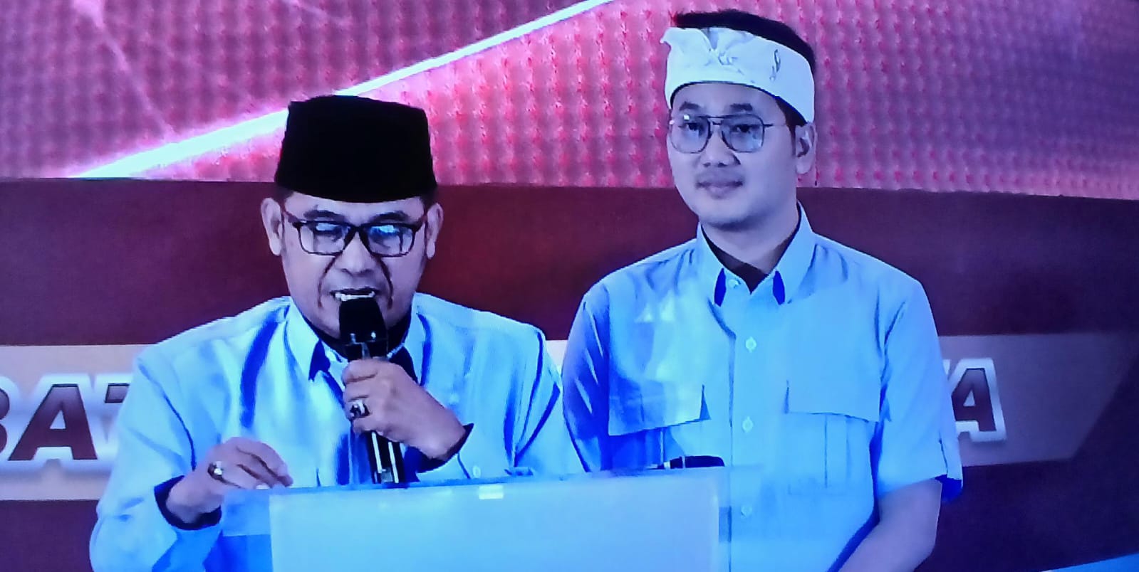 Pasangan Calon Wali Kota dan Wakil Wali Kota Nomor Urut 2, Ngatiyana dan Adithia Yudhistira saat Debat Pamungkas Pilkada Cinahi 2024 (mong)