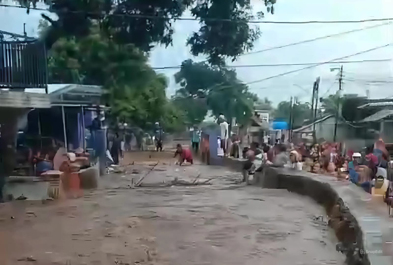 Tangkapan layar, luapan air Sungai Cisunggalah Desa Panyadap, Kecamatan Solokanjeruk, Kabupaten Bandung akibat tanggul jebol