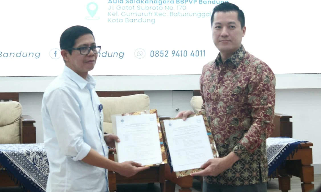 Kepala BBPVP Bandung Herman Bija (baju putih) saat MoU dengan perwakilan perusahaan, Jumat (22/11).