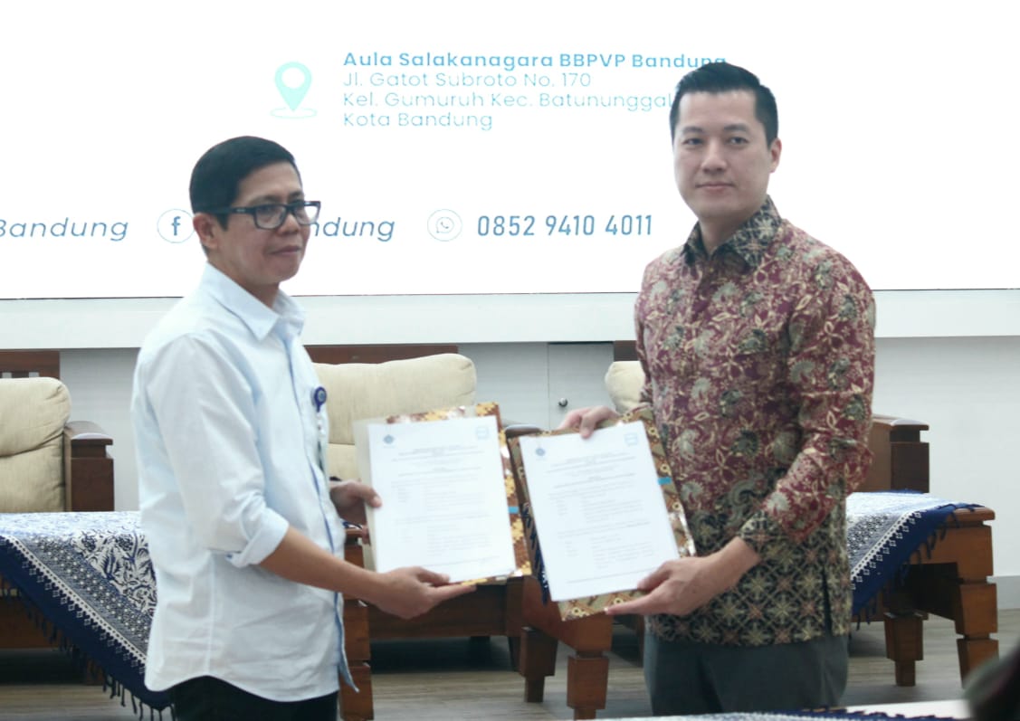 Kepala BBPVP Bandung Herman Bija (baju putih) saat MoU dengan perwakilan perusahaan, Jumat (22/11).