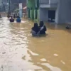 Banjir yang melanda Kampung Bojong Asih, Dayeuhkolot, Kabupaten Bandung, dengan ketinggian air mencapai 80 hingga 100 meter. Foto Istimewa