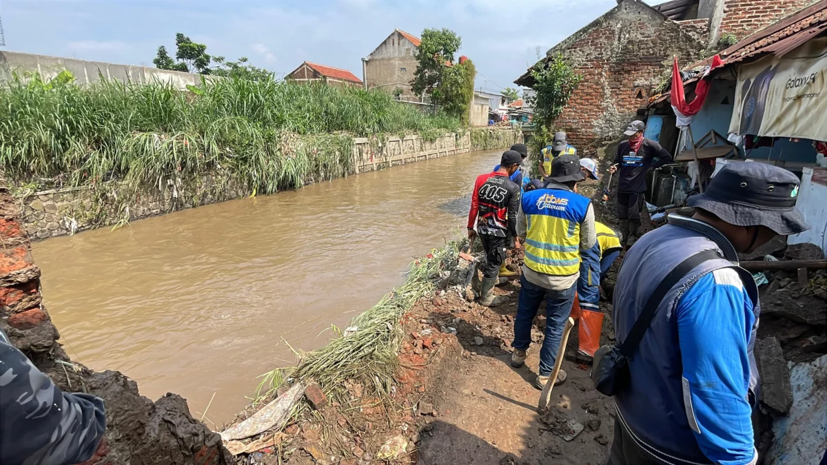 Tanggul Sungai Cigede Kembali Jebol, 337 KK di Kampung Lamajang Dayeuhkolot Terdampak Banjir. Foto Agi