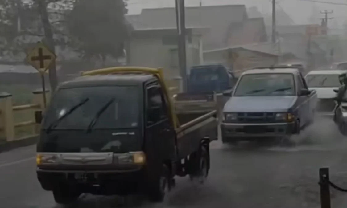 Sistem drainase yang buruk dan serapan air yang tidak optimal menjadi penyebab banjir di wilayah Cikole, Kecamatan Lembang, Bandung Barat. Dok warga