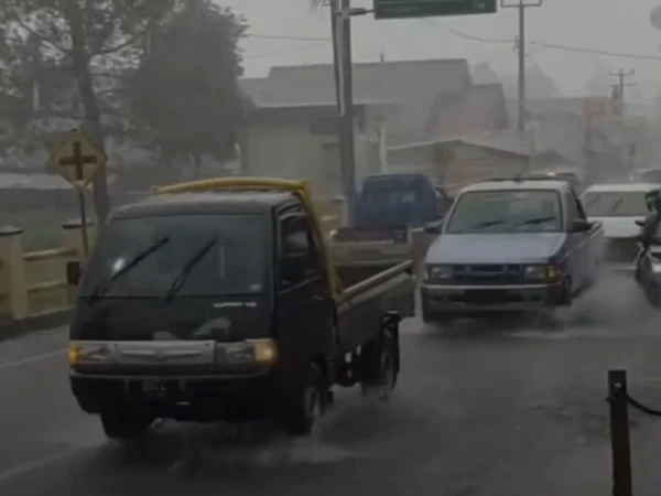 Sistem drainase yang buruk dan serapan air yang tidak optimal menjadi penyebab banjir di wilayah Cikole, Kecamatan Lembang, Bandung Barat. Dok warga