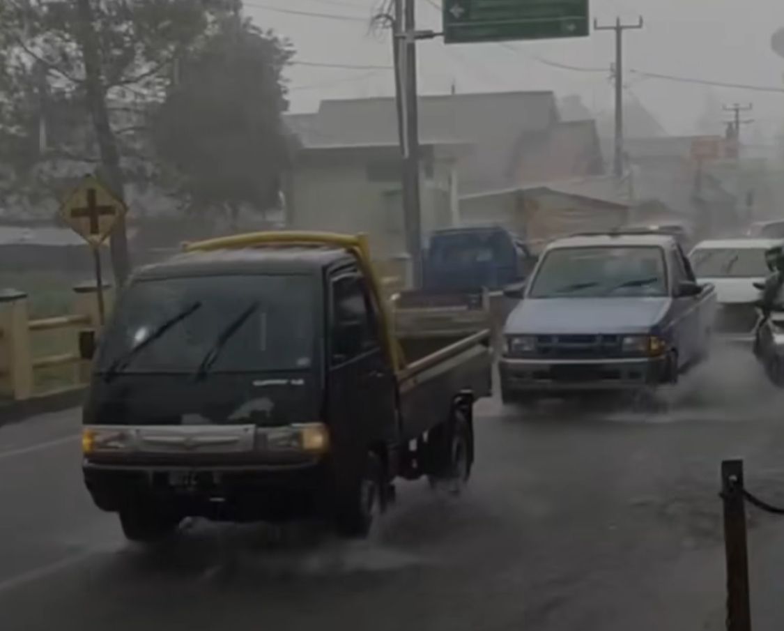 Sistem drainase yang buruk dan serapan air yang tidak optimal menjadi penyebab banjir di wilayah Cikole, Kecamatan Lembang, Bandung Barat. Dok warga