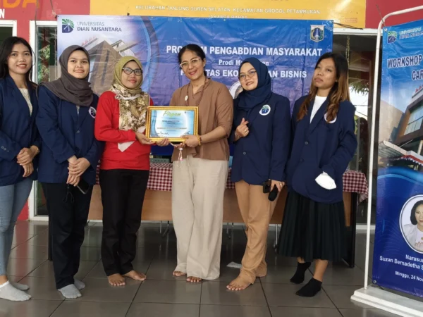 Program Studi Manajemen, Fakultas Ekonomi dan Bisnis Universitas Dian Nusantara (UNDIRA) menyelenggarakan pelatihan bertema "Workshop Online Business