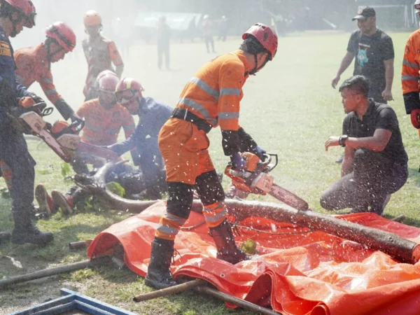 Jajaran BPBD Kota Bogor saat melakukan rangkaian latihan mitigasi bencana. (Yudha Prananda / Dok. Diskominfo Kota Bogor)