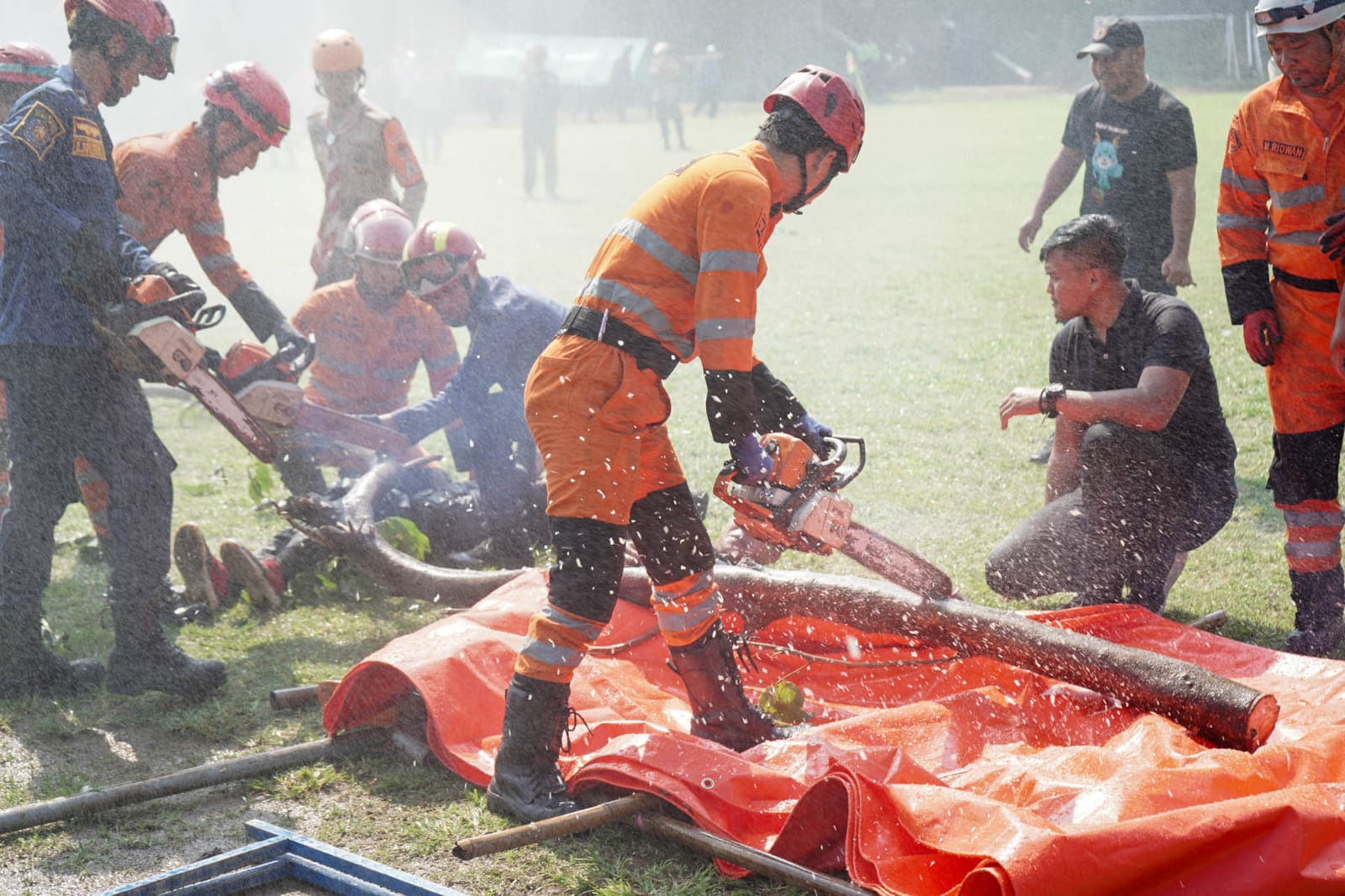 Jajaran BPBD Kota Bogor saat melakukan rangkaian latihan mitigasi bencana. (Yudha Prananda / Dok. Diskominfo Kota Bogor)