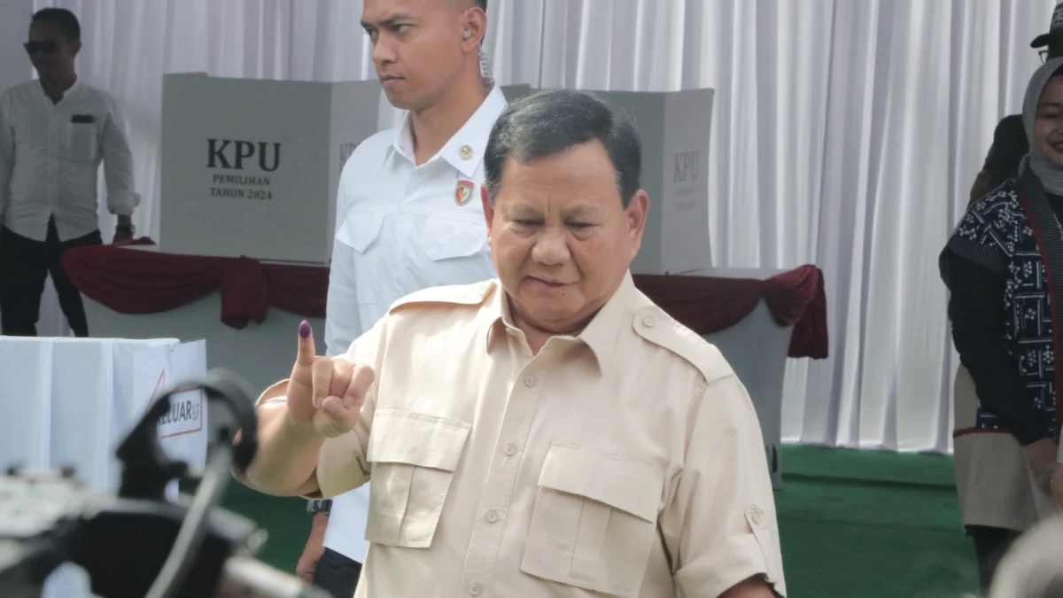 Prabowo usai mencoblos di TPS 008 Bojong Koneng, kecamatan Babakan Madang, Kabupaten Bogor, Rabu (27/11) Foto : Sandika /Jabarekspres.com