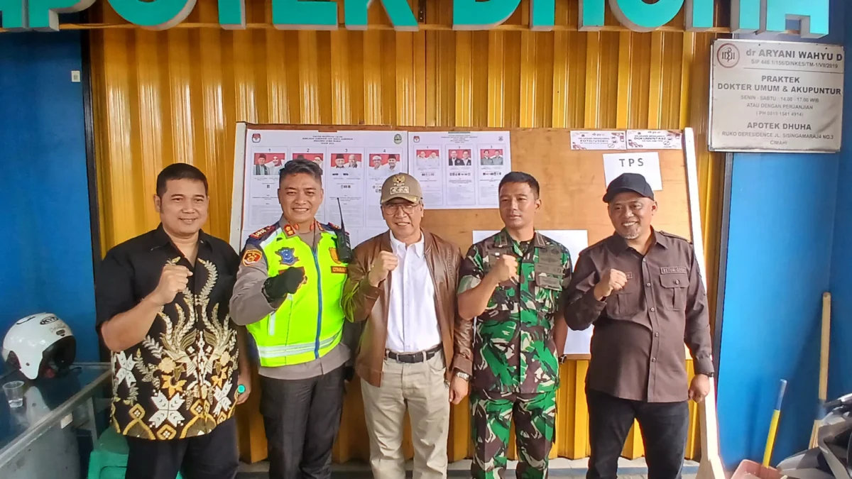 Jajaran Forkopimda Kota Cimahi saat Meninjau Langsung Tempat Pemungutan Suara (TPS) (mong)