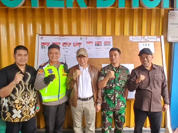 Jajaran Forkopimda Kota Cimahi saat Meninjau Langsung Tempat Pemungutan Suara (TPS) (mong)