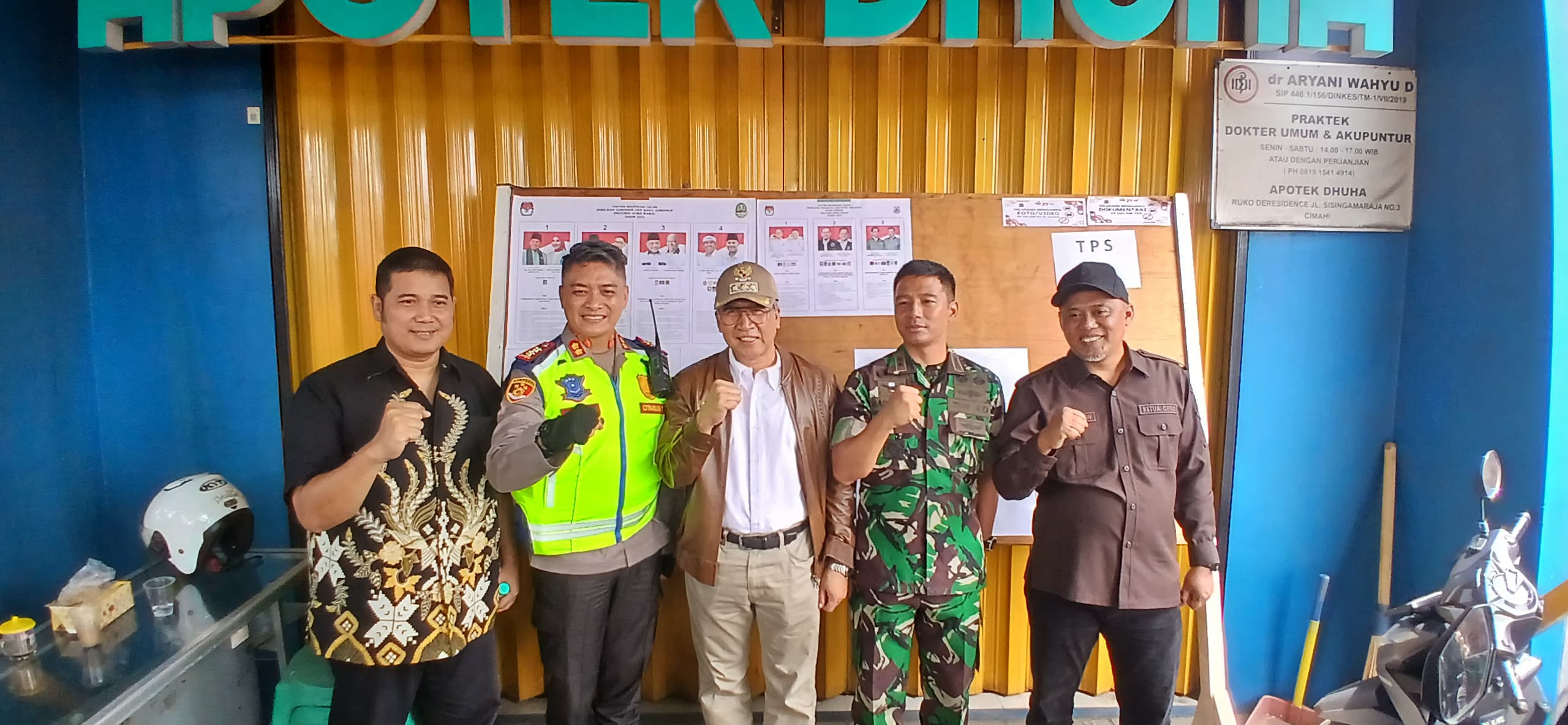 Jajaran Forkopimda Kota Cimahi saat Meninjau Langsung Tempat Pemungutan Suara (TPS) (mong)