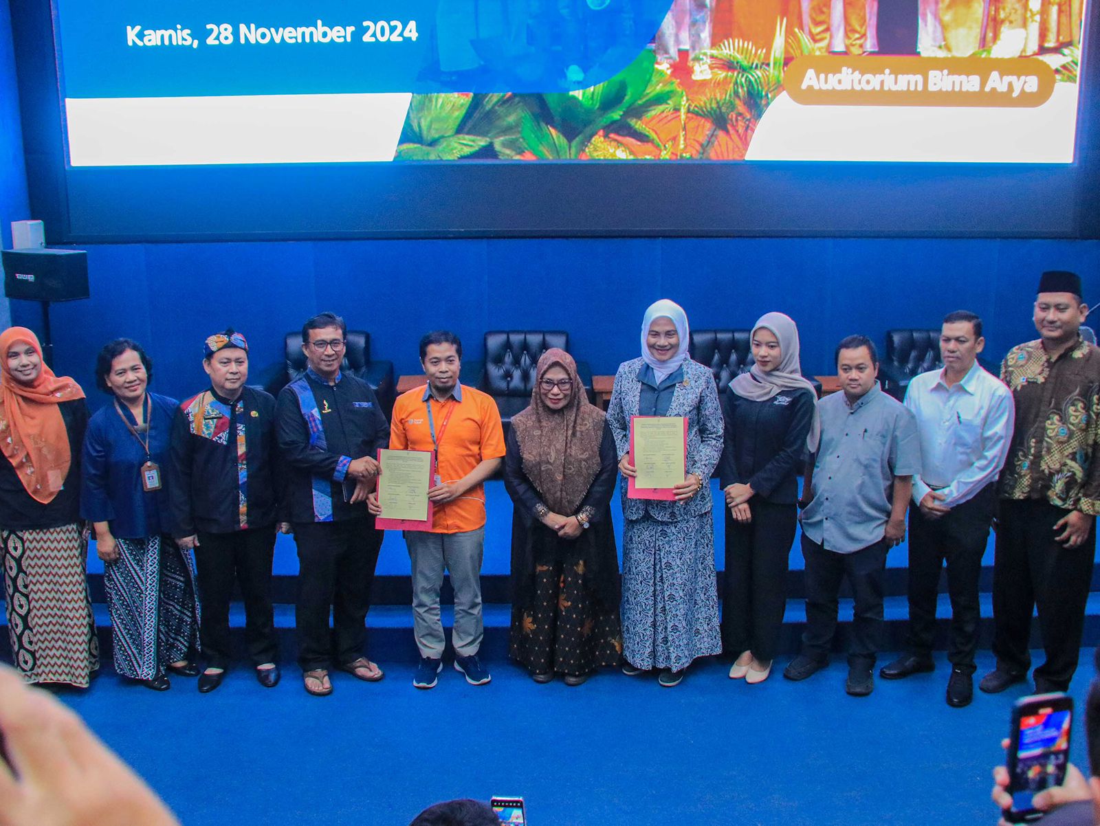 Jajaran Pemkot Bogor saat melakukan Kick Off bantuan untuk Baduta Stunting, Kamis (28/11). (Yudha Prananda / Jabar Ekspres)