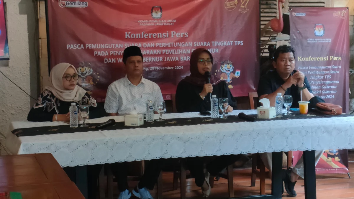 Dok. Konferensi Pers KPU Jabar pasca Pencoblosan Pilkada Serentak 2024. Kamis (28/11). Foto. Sandi Nugraha.