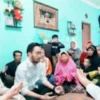 Paslon BERJAMAAH bertakziah ke rumah duka pejuang Pilkada di Padalarang, Bandung Barat yang terlibat kecelakaan lalin. Kamis (28/11). Dok istimewa