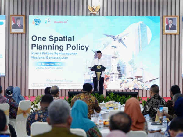 Menteri Nusron saat menghadiri Talkshow Tata Ruang, di Aula Prona Kementerian ATR/BPN, Jumat (08/11/2024)