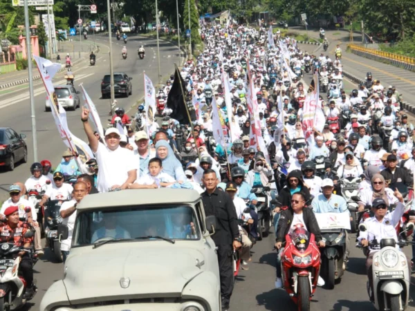 Kampanye Terakhir, Cabup Bogor Rudy Susmanto Diarak Ribuan Relawan Menuju Sentul