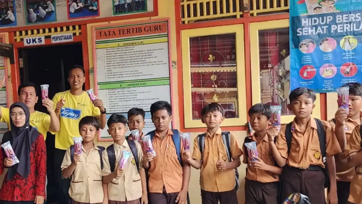 Bentuk Apresiasi untuk Pahlawan Tanpa Tanda Jasa, JOYDAY Kirimkan Ribuan Es Krim Gratis untuk para Guru ke Beberapa Sekolah di Indonesia