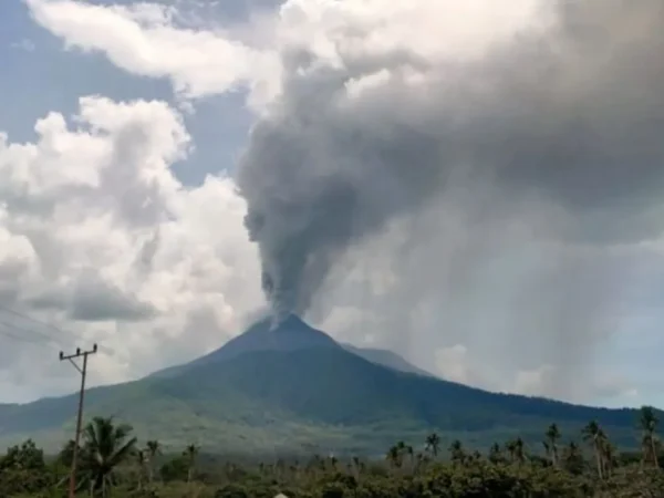 5 Bandara di NTT Ditutup Sementara Imbas dari Gunung Lewotobi Meletus, Status Ditetapkan Pada Level ‘Awas’