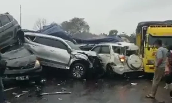 Penyebab Kecelakaan Beruntun di Tol Cipularang, Polisi: Diduga Truk Rem Blong / Foto Istimewa