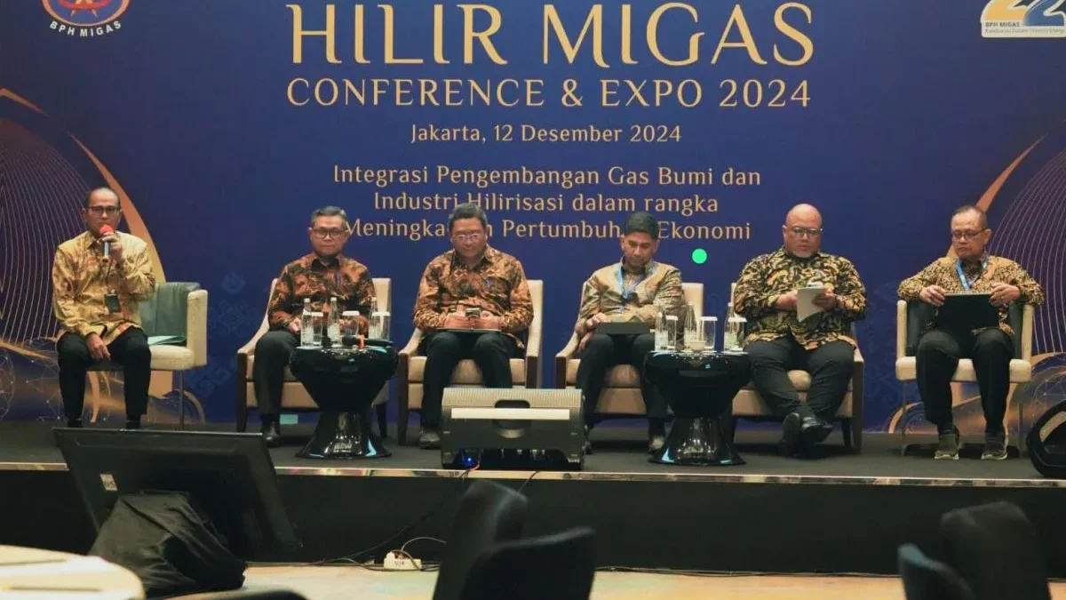 Diskusi panel tentang gas bumi sebagai bagian dari rangkaian acara Hilir Migas Conference & Expo 2024 sekaligus BPH Migas Awards 2024, yang diselenggarakan BPH Migas di Jakarta, Kamis (12/12/2024). ANTARA/HO-BPH Migas