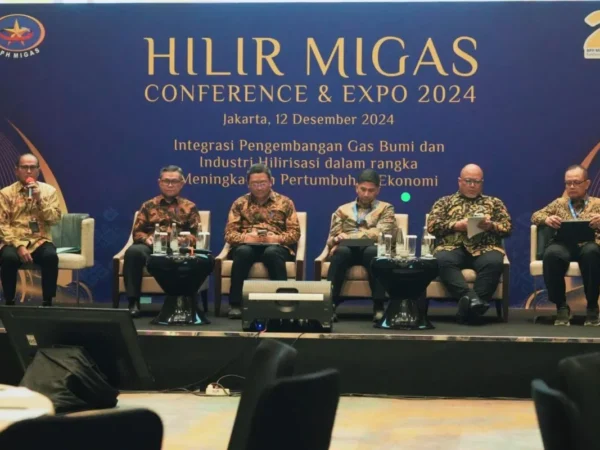 Diskusi panel tentang gas bumi sebagai bagian dari rangkaian acara Hilir Migas Conference & Expo 2024 sekaligus BPH Migas Awards 2024, yang diselenggarakan BPH Migas di Jakarta, Kamis (12/12/2024). ANTARA/HO-BPH Migas