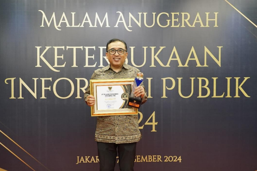 VP Corporate Communication Telkom Andri Herawan Sasoko pada acara Malam Anugerah Keterbukaan Informasi Publik Tahun 2024 yang digelar oleh Komisi Informasi Pusat (KIP) di Ballroom Hotel  Movenpick, Jakarta Pusat, Selasa (17/12).