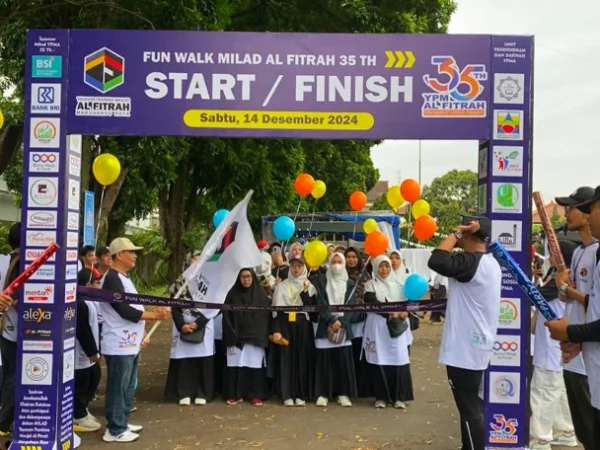 Puncak acara Milad Yayasan Al Fitrah yang digelar di Lotte Mart Bandung.