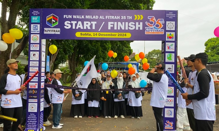 Puncak acara Milad Yayasan Al Fitrah yang digelar di Lotte Mart Bandung.